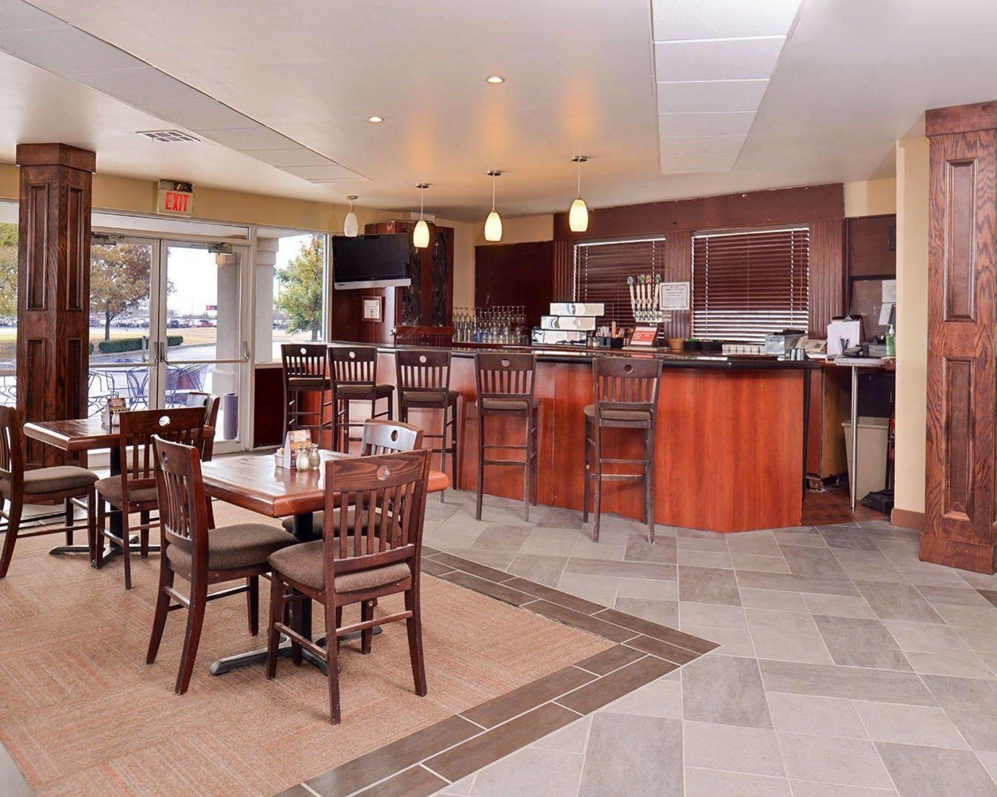 Hotel Quality Airport 3*