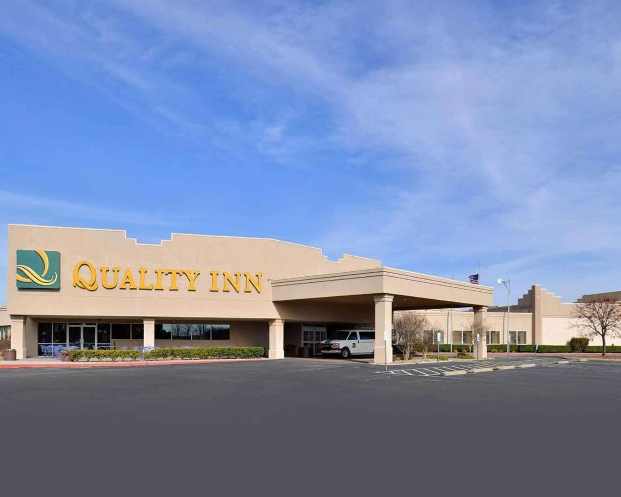 Quality Airport Hotel 3*
