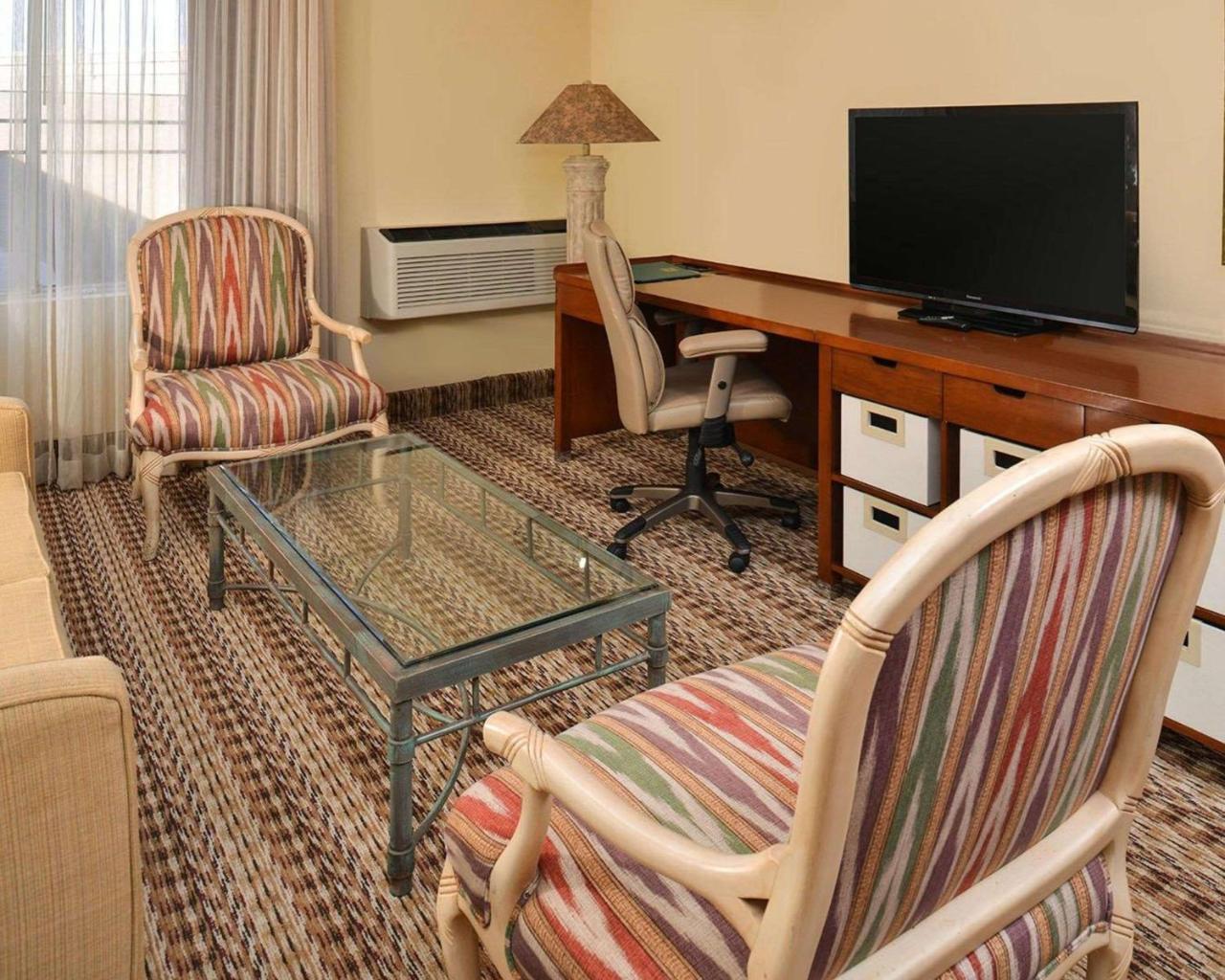 Hotel Quality Airport 3*
