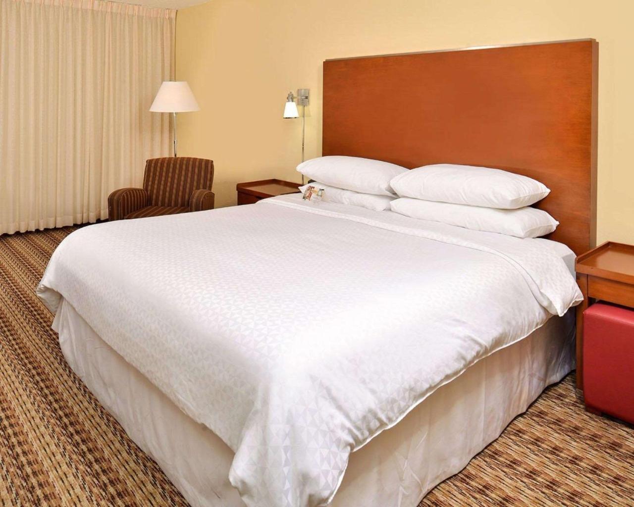 Quality Airport Hotel 3*