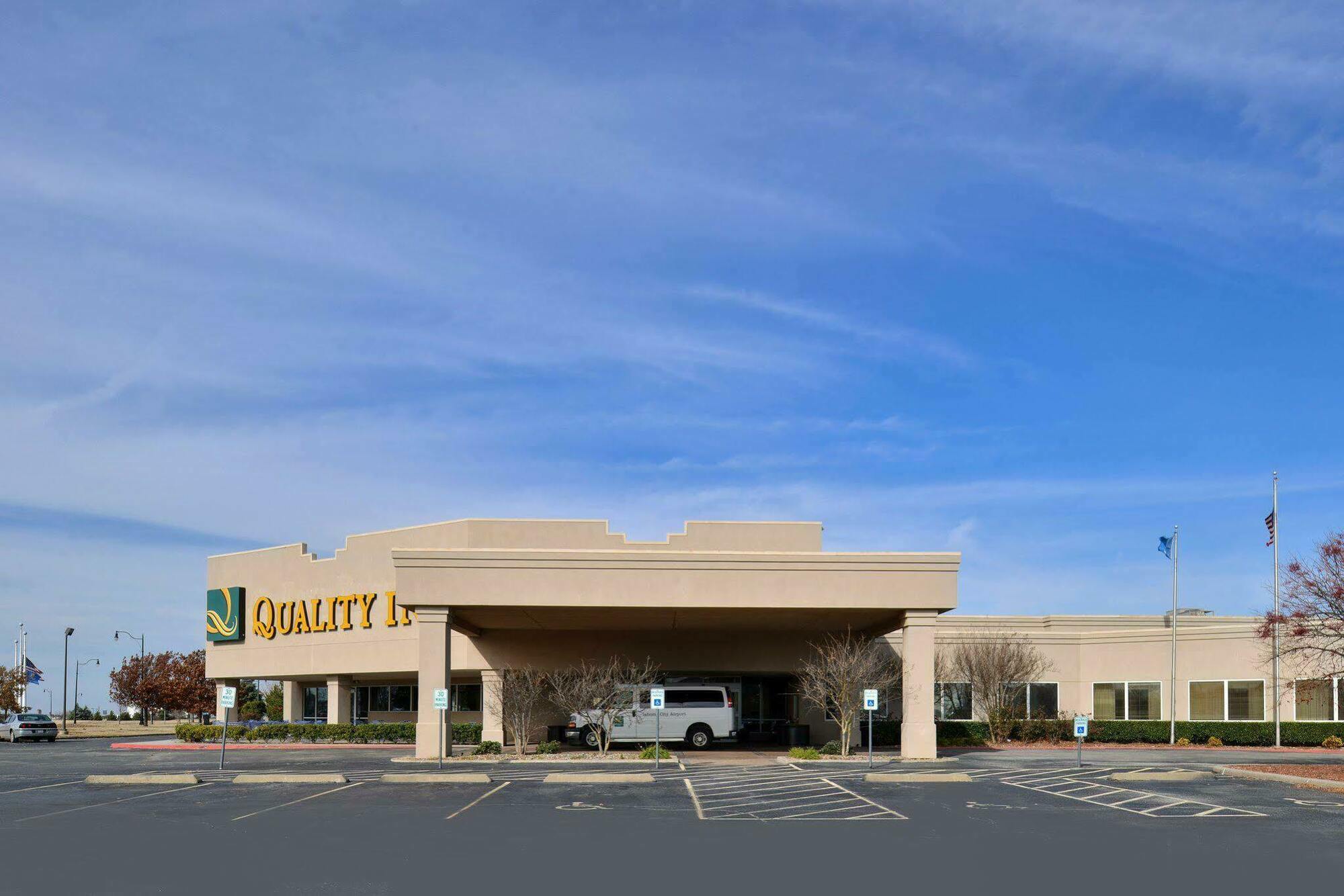 Quality Airport Hotel 3*