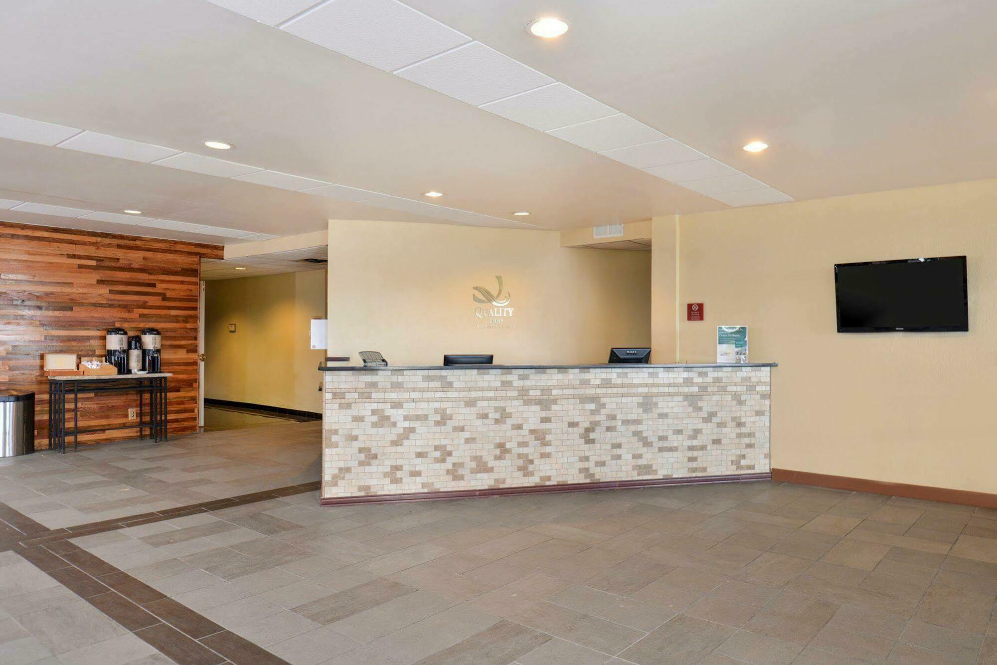 Quality Airport Hotel 3*