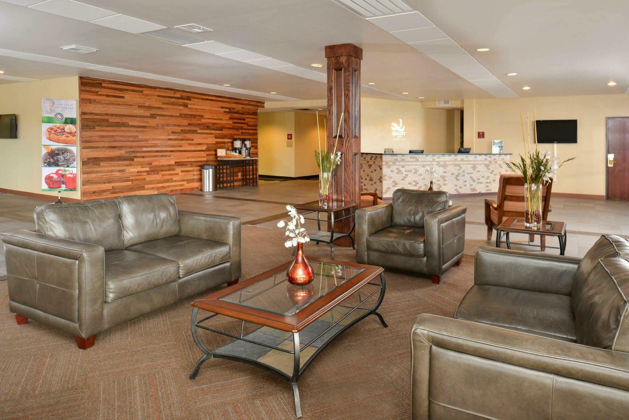 Hotel Quality Airport 3*