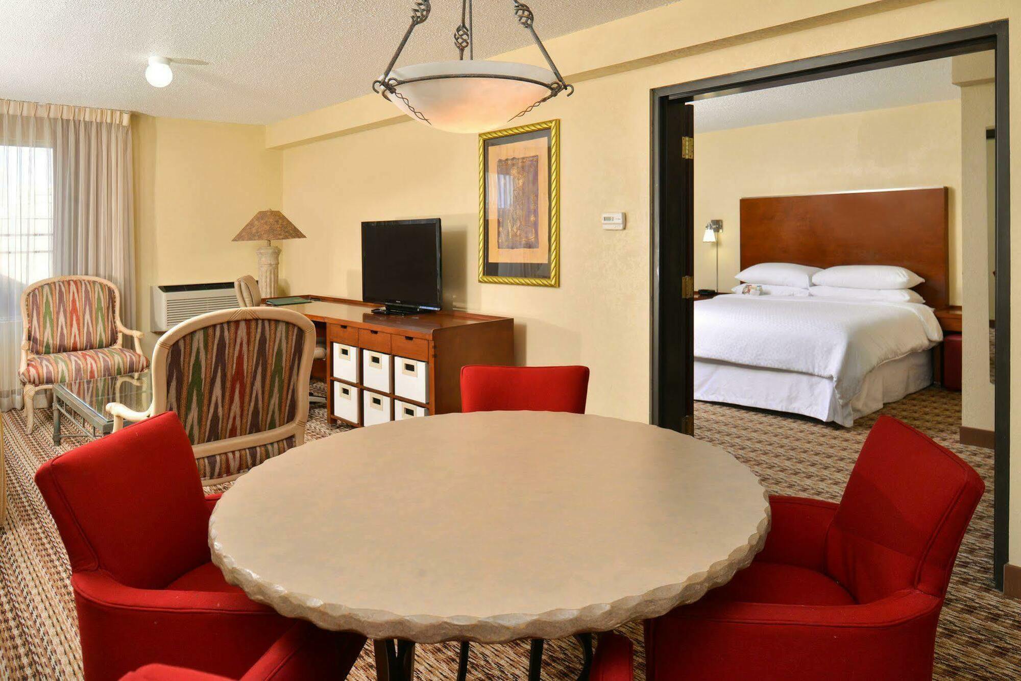 Hotel Quality Airport 3*